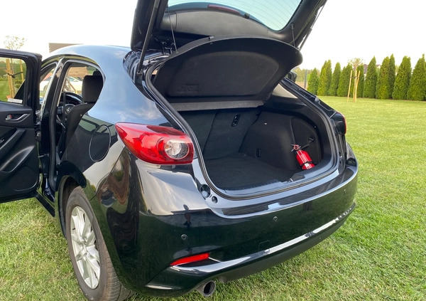 Mazda 3 cena 63900 przebieg: 93900, rok produkcji 2018 z Golczewo małe 742